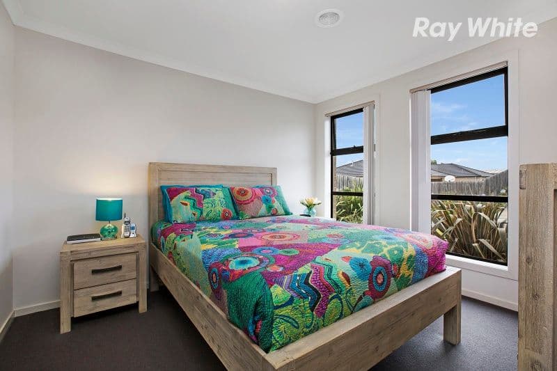 4 Alapont Close, Pakenham VIC 3810, Pakenham - Thumbnail 2
