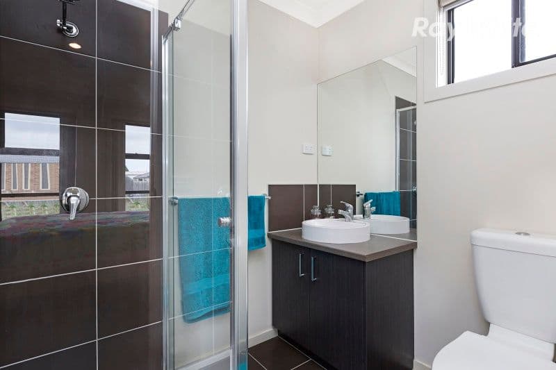4 Alapont Close, Pakenham VIC 3810, Pakenham - Thumbnail 3