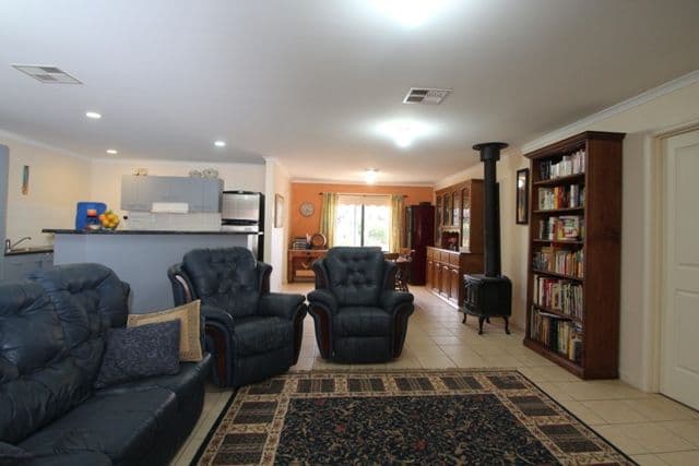 16 Kelly Street, CLARE SA 5453, Clare - Thumbnail 4
