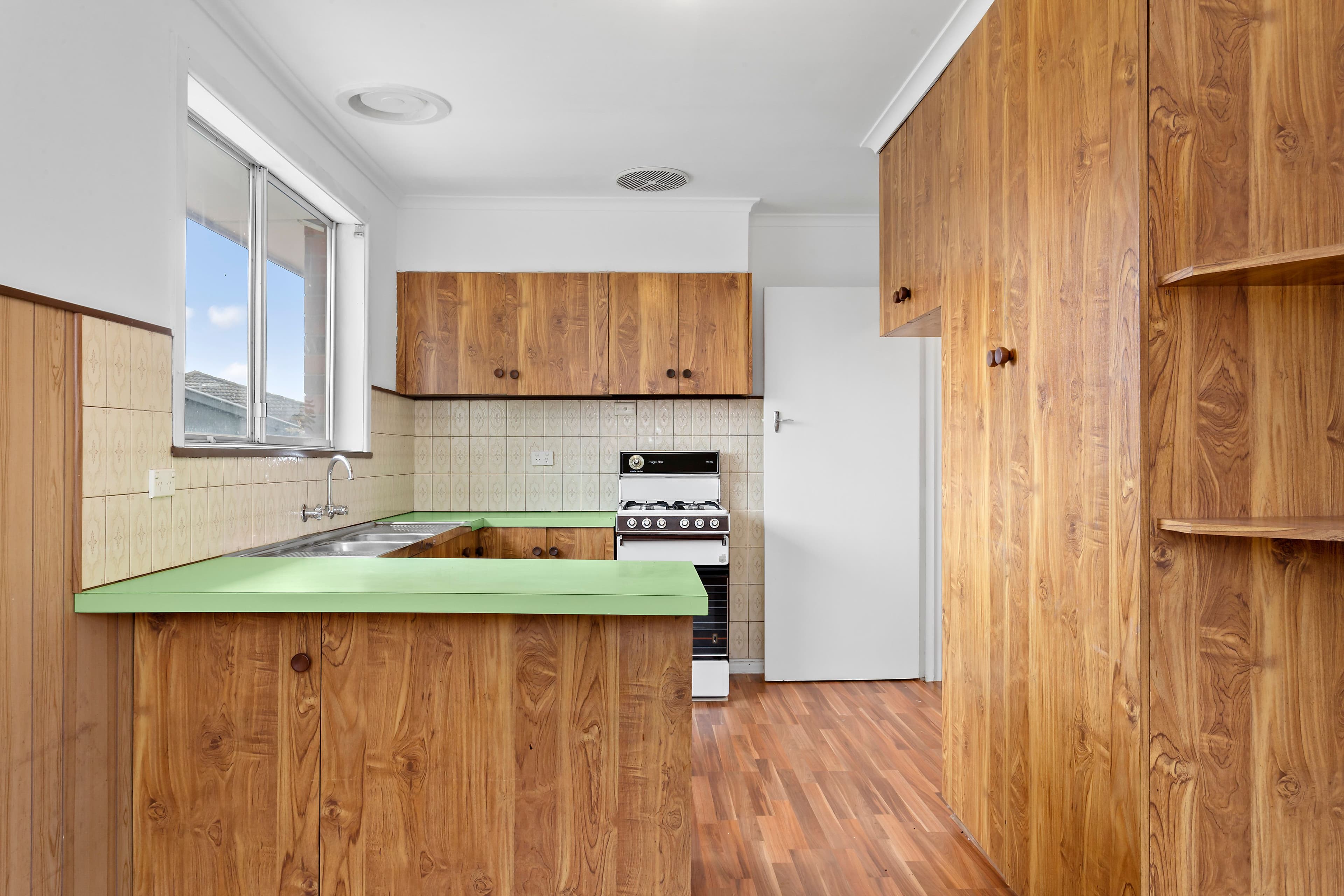 4 Tobruk Court, Lalor VIC 3075, Lalor - Thumbnail 2