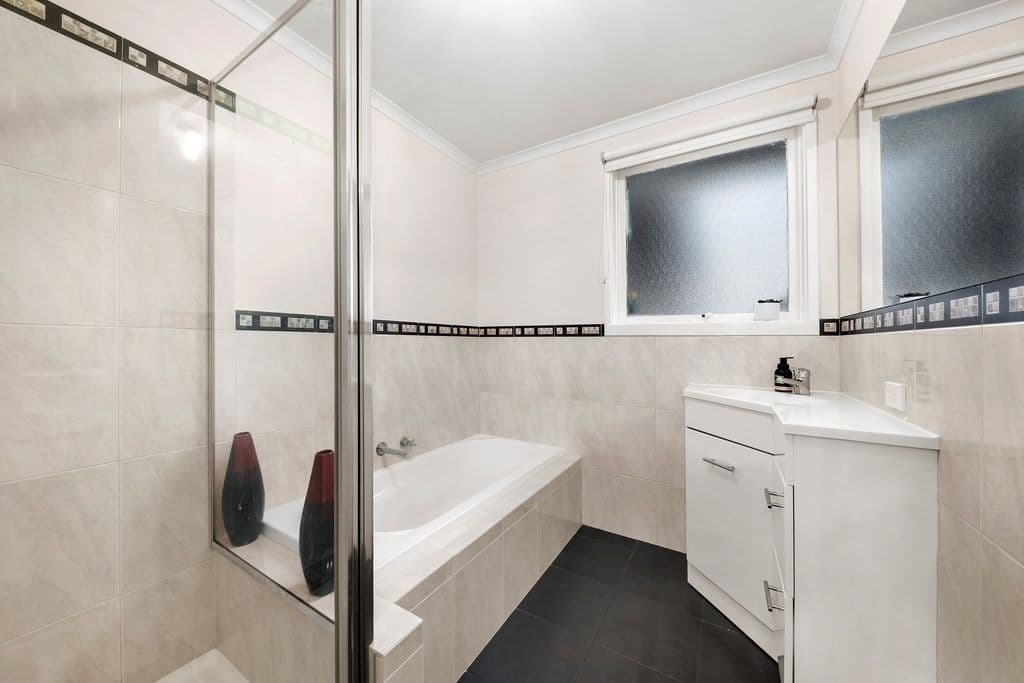 5 Duntroon Drive, Wantirna VIC 3152, Wantirna - Thumbnail 5