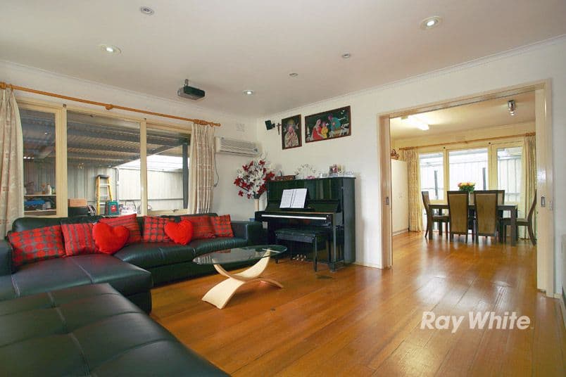 15 Warrawee Avenue, NOBLE PARK VIC 3174, Noble Park - Thumbnail 4