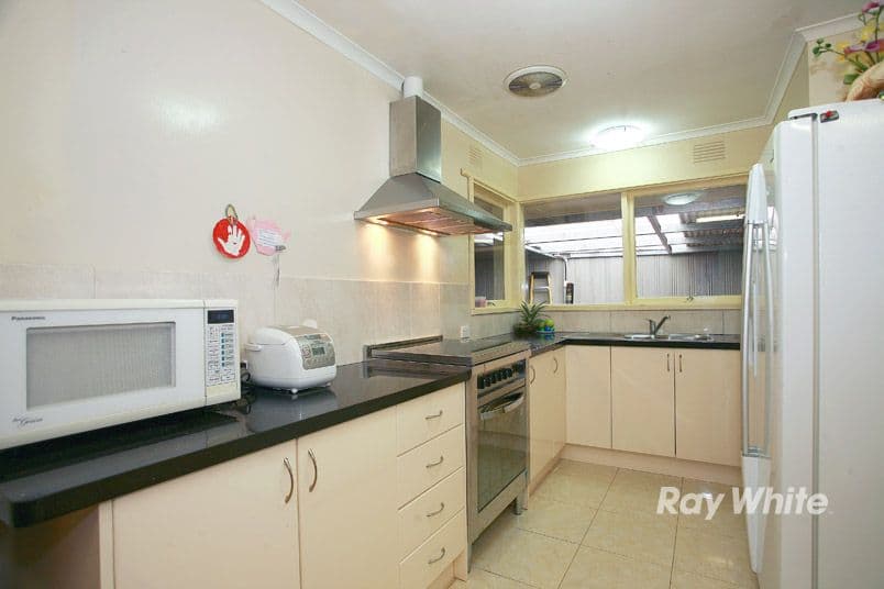 15 Warrawee Avenue, NOBLE PARK VIC 3174, Noble Park - Thumbnail 7