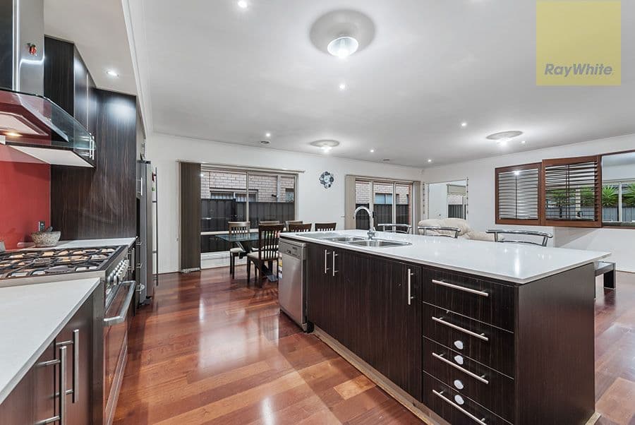 15 Hennessy Street, Craigieburn VIC 3064, Craigieburn - Thumbnail 2