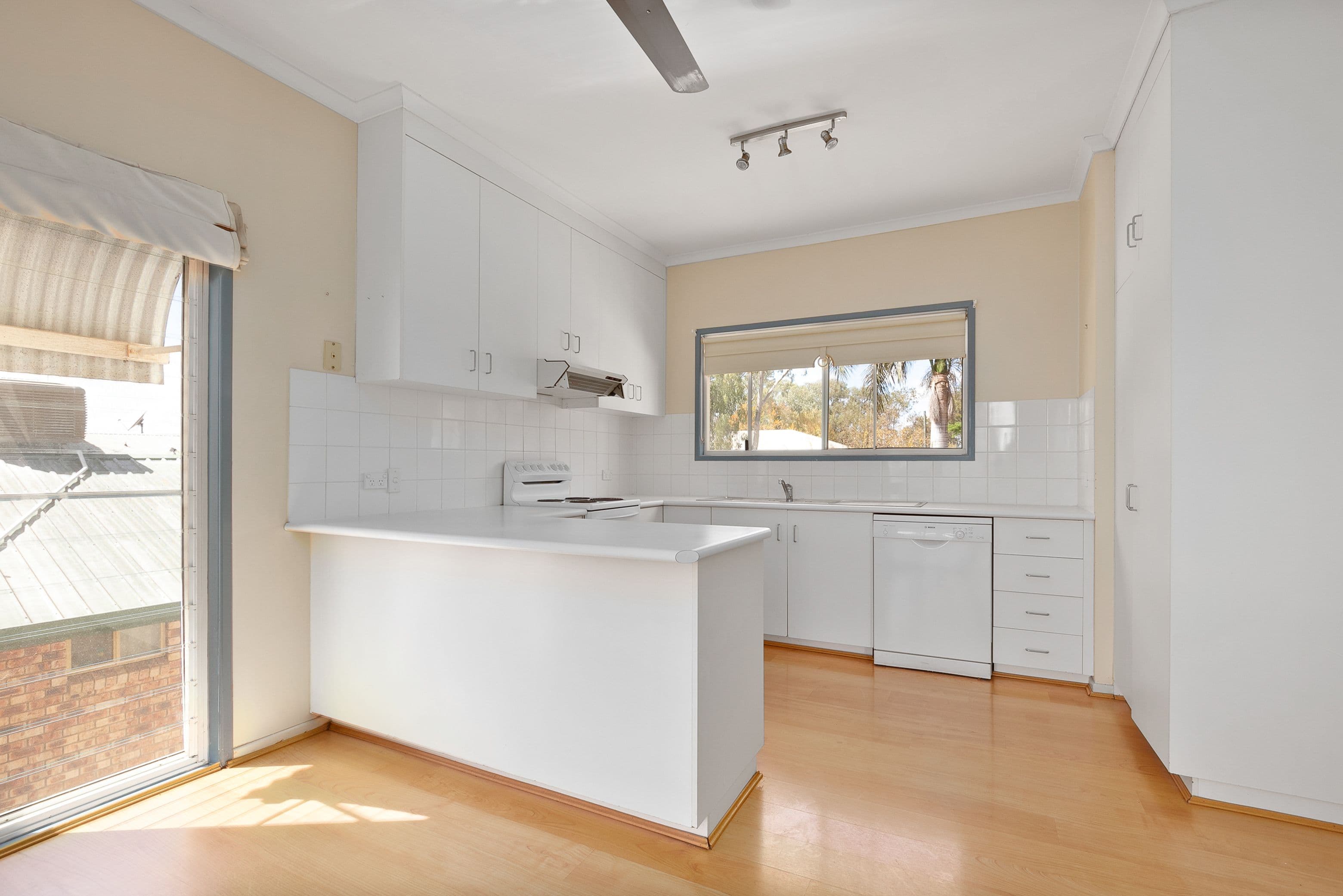 6 Alamein Drive, Emerald QLD 4720, Emerald - Thumbnail 4