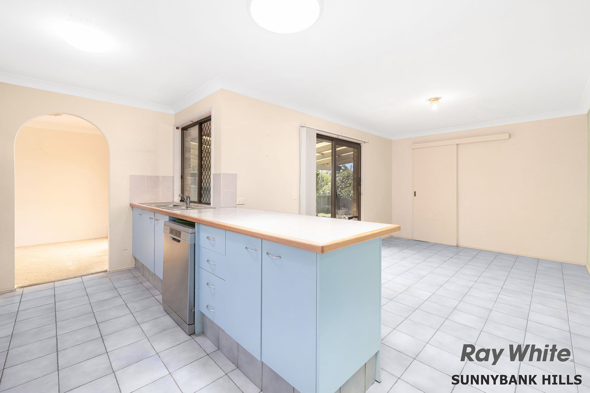 8 Carrumbella Drive, Arundel QLD 4214, Arundel - Thumbnail 4