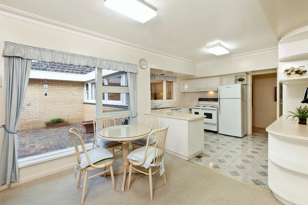 1010 Macarthur Street, Lake Wendouree VIC 3350, Lake Wendouree - Thumbnail 3