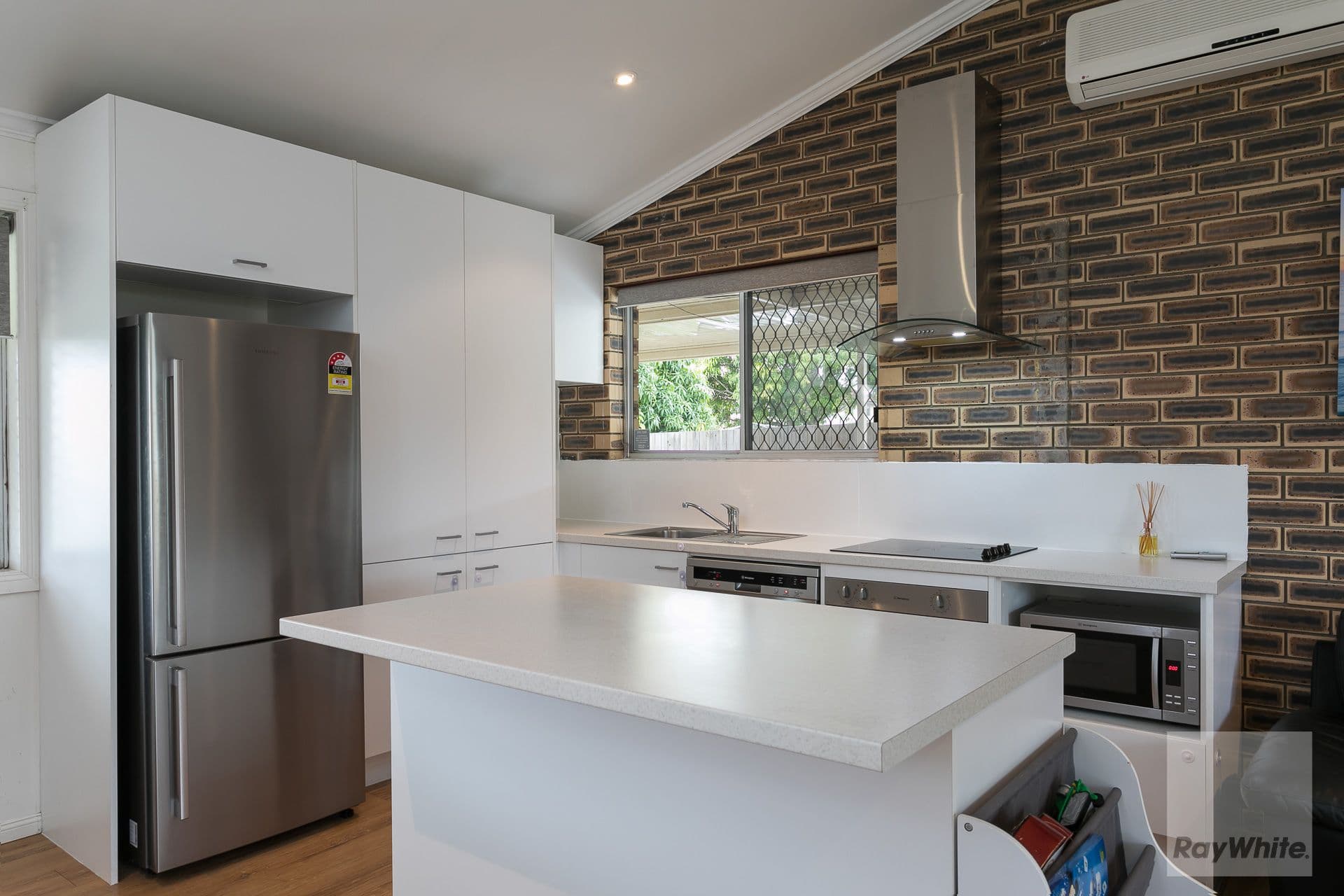 21 Saturn Street, Capalaba QLD 4157, Capalaba - Thumbnail 2