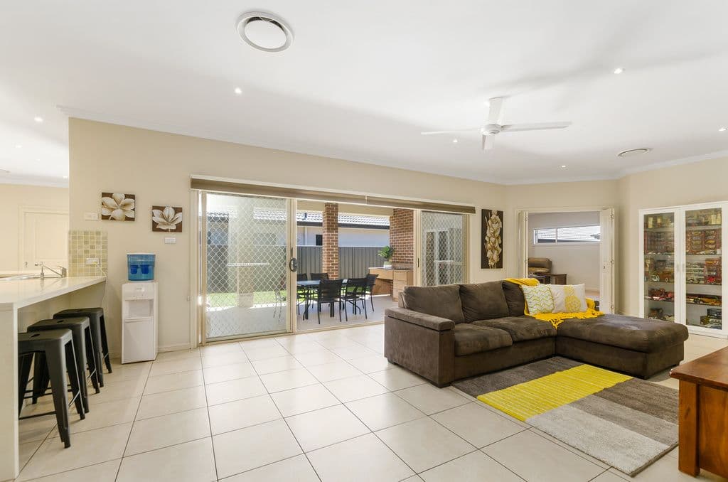 23 Waterview Avenue, Haywards Bay - Thumbnail 8