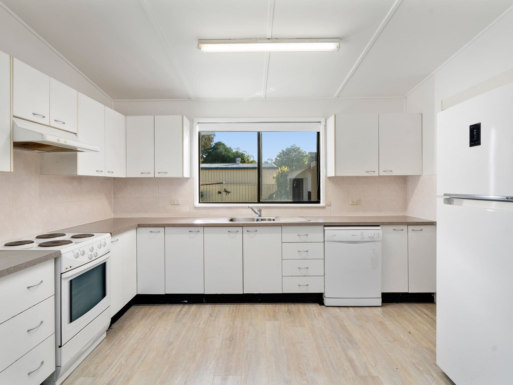 338 Lakedge Avenue, Berkeley Vale NSW 2261, Berkeley Vale - Thumbnail 3
