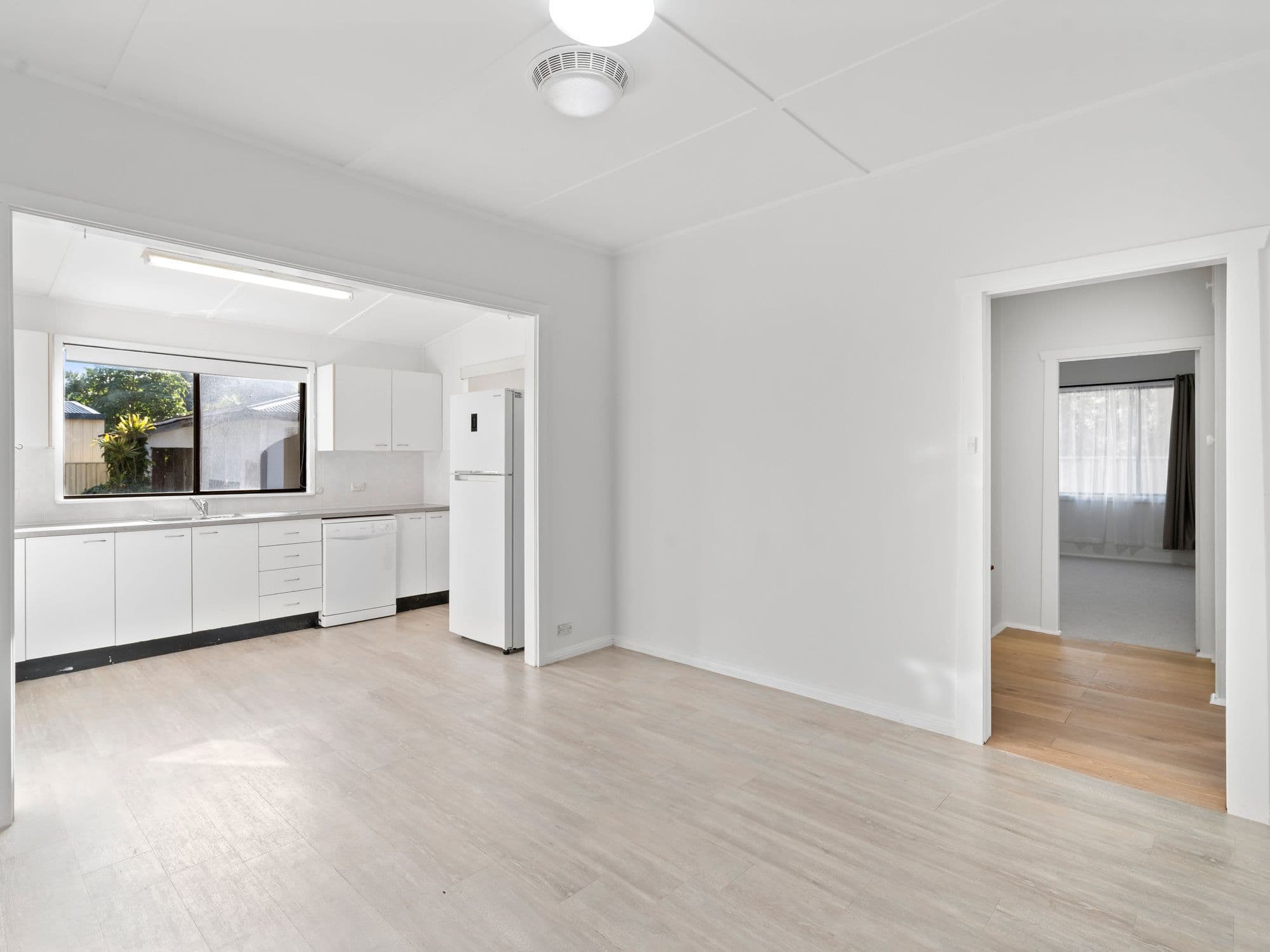 338 Lakedge Avenue, Berkeley Vale NSW 2261, Berkeley Vale - Thumbnail 5