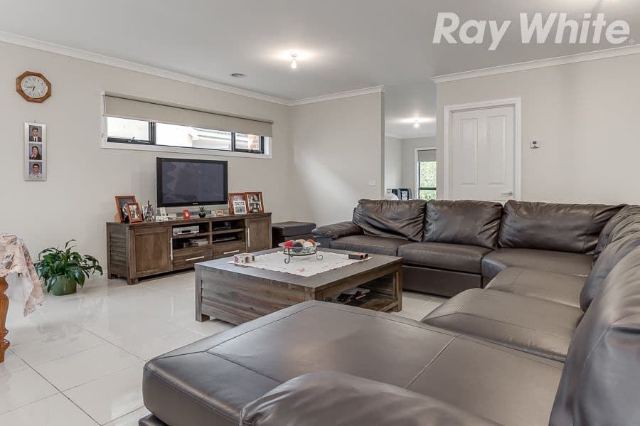 194 Blossom Park Drive, MILL PARK VIC 3082, Mill Park - Thumbnail 4