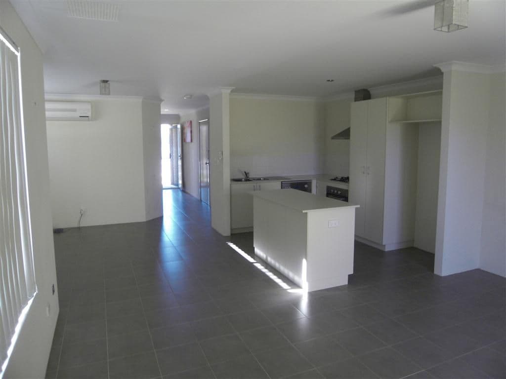 37 Holmes Street, SOUTHERN RIVER WA 6110, Southern River - Thumbnail 2