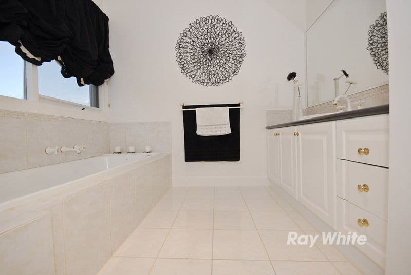 13 Alexis Court, WANTIRNA SOUTH VIC 3152, Wantirna South - Thumbnail 7