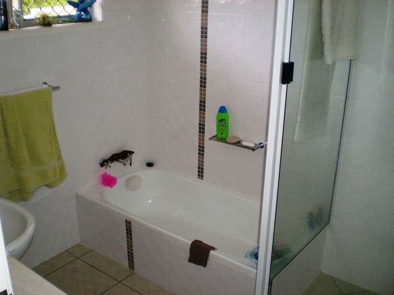 27 Avokahville Avenue, AVOCA QLD 4670, Avoca - Thumbnail 5