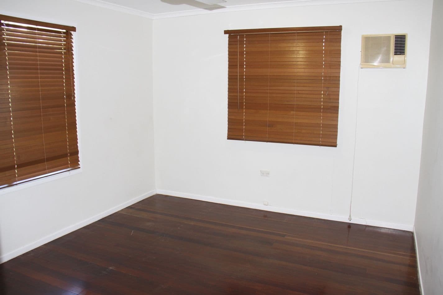 16 Beach Avenue, TANNUM SANDS QLD 4680, Tannum Sands - Thumbnail 5