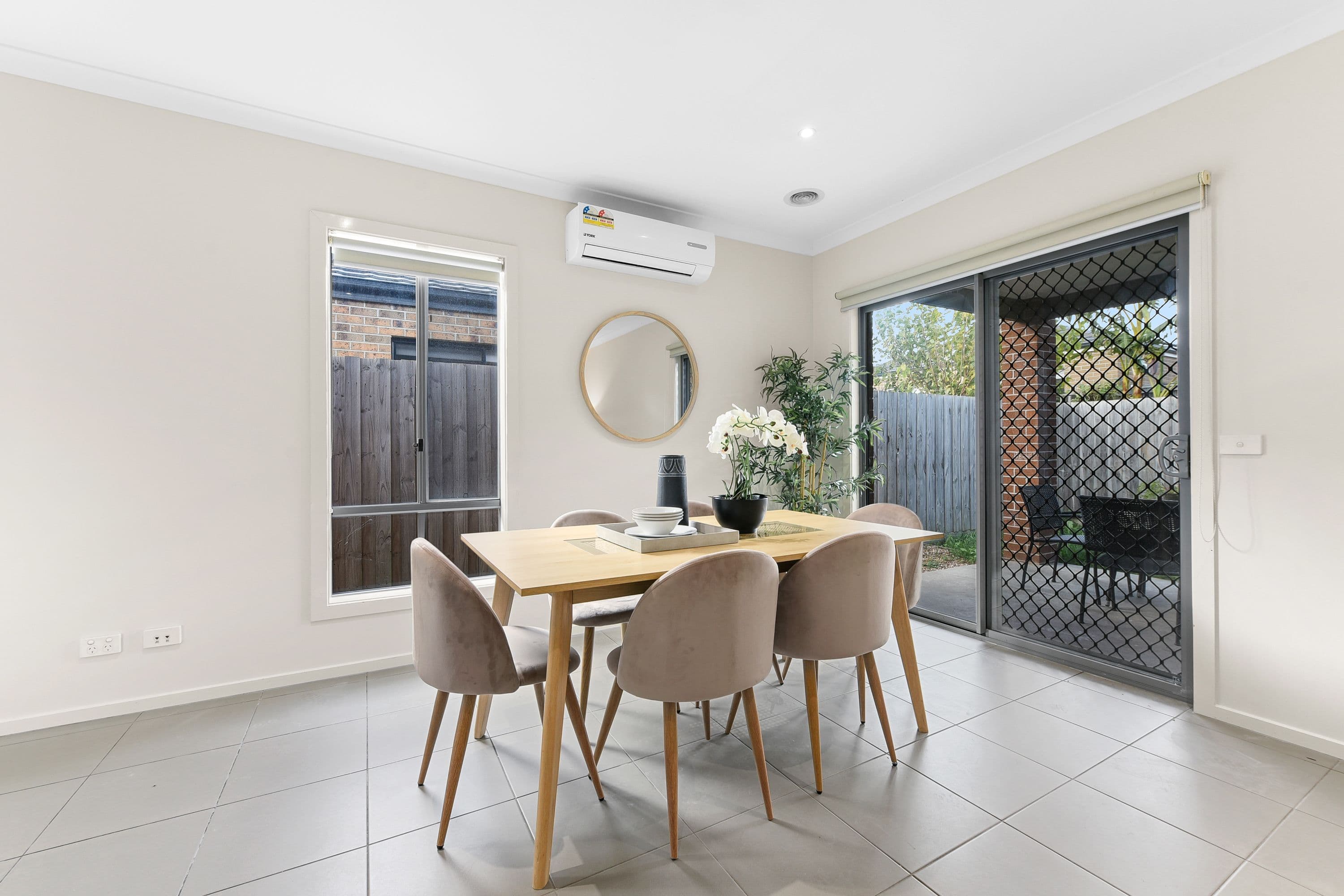 6 Chambers Crescent, Cranbourne North VIC 3977, Cranbourne North - Thumbnail 4