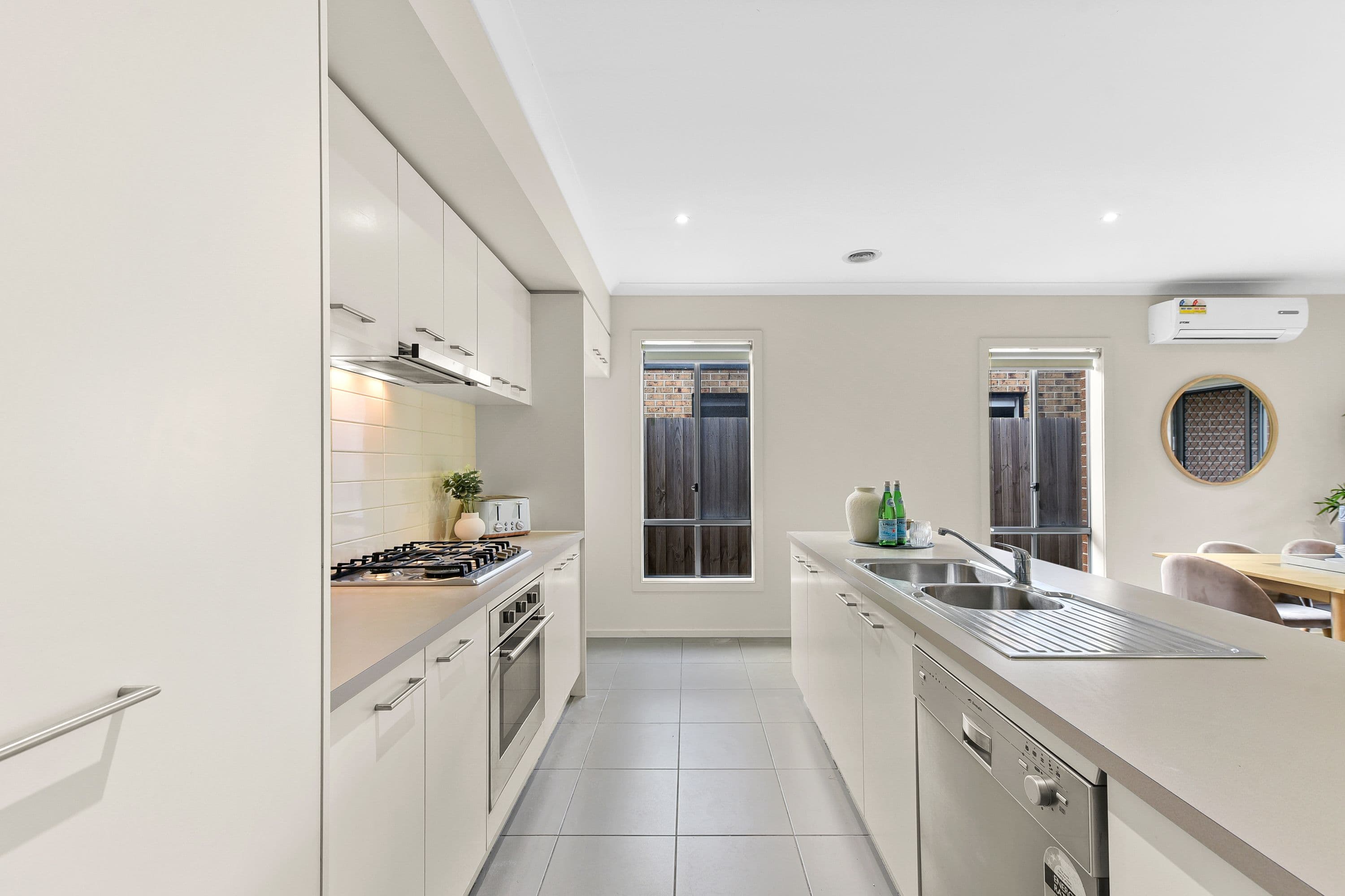 6 Chambers Crescent, Cranbourne North VIC 3977, Cranbourne North - Thumbnail 5
