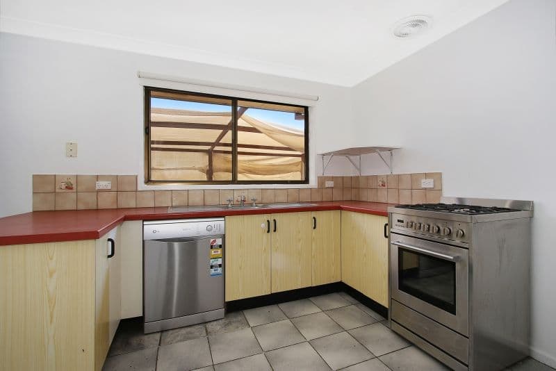 2 Graetz Court, Lavington - Thumbnail 2