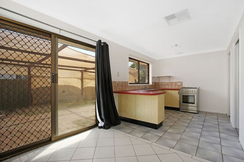 2 Graetz Court, Lavington - Thumbnail 8