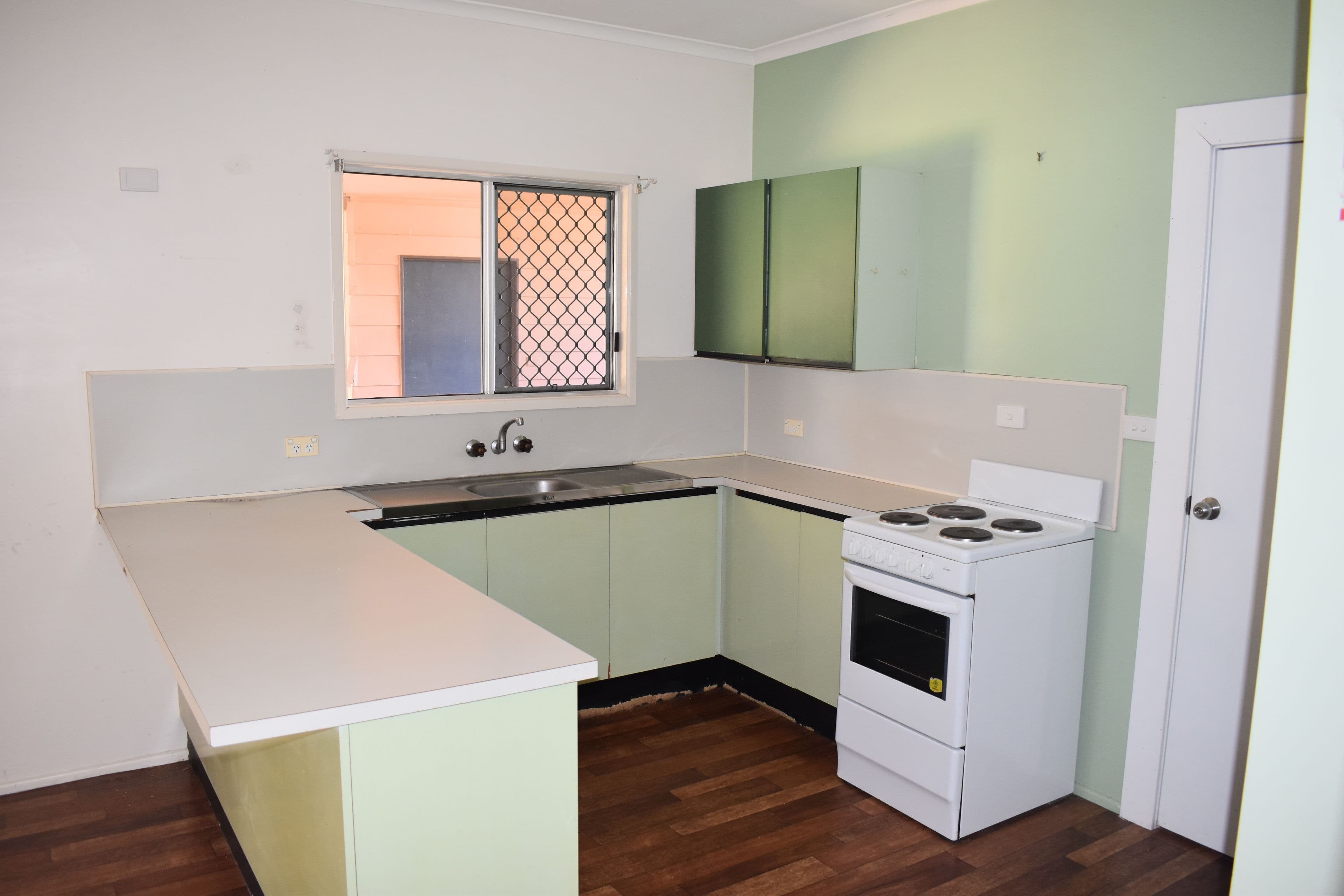 14 Saffola Place, Emerald QLD 4720, Emerald - Thumbnail 3