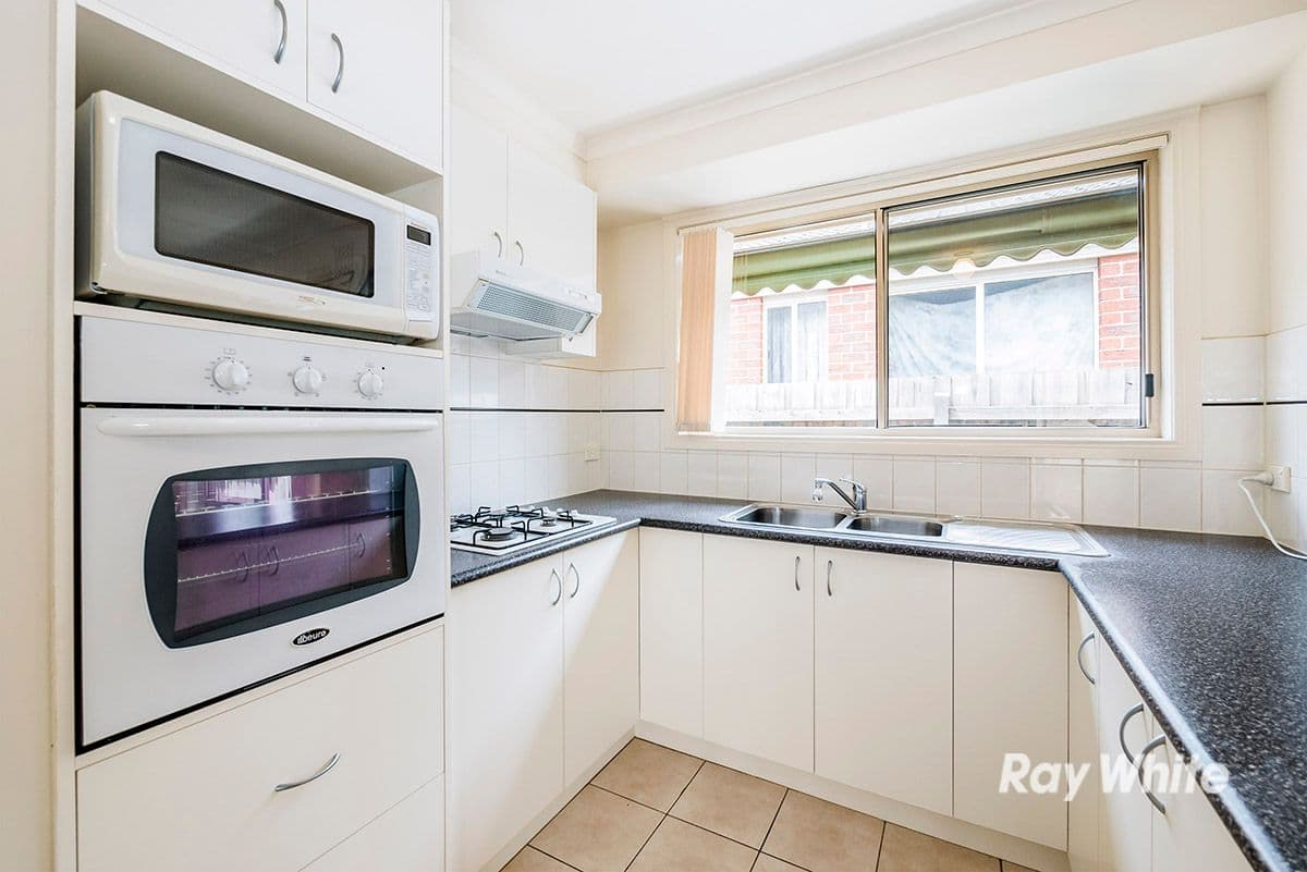 8 Fishburn Place, Cranbourne West VIC 3977, Cranbourne West - Thumbnail 2