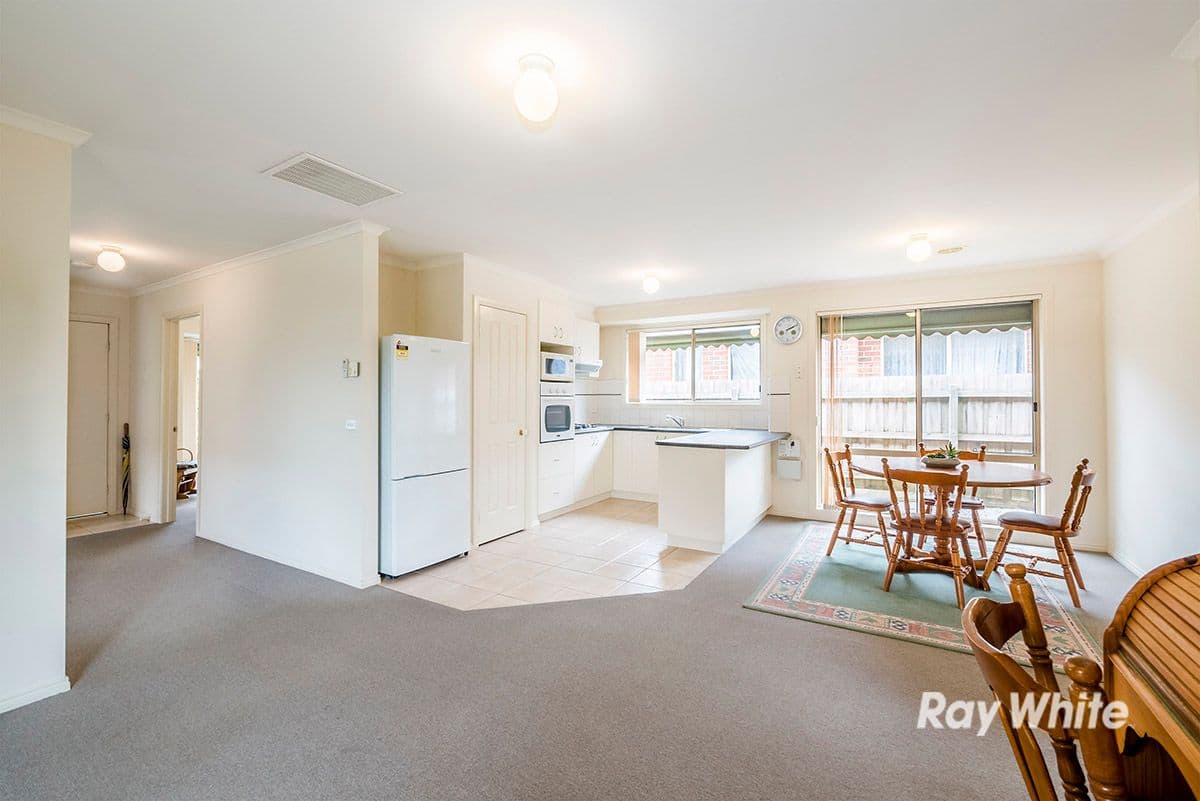 8 Fishburn Place, Cranbourne West VIC 3977, Cranbourne West - Thumbnail 4