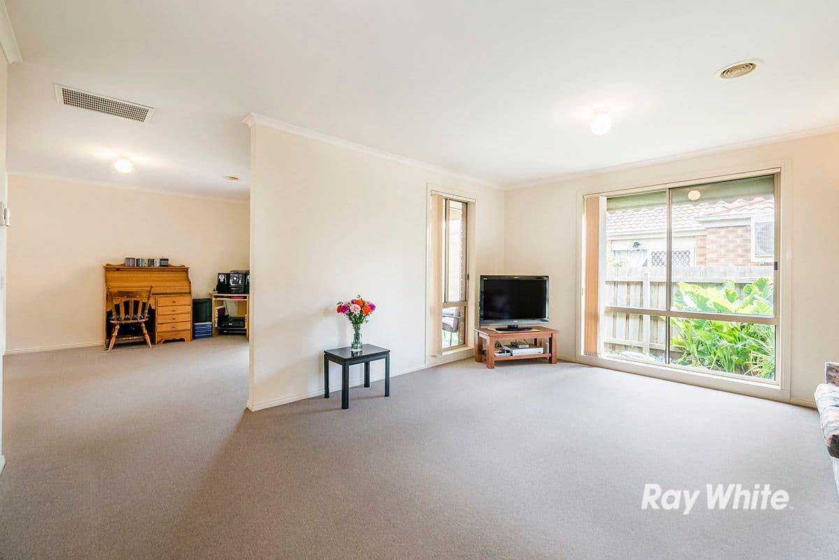 8 Fishburn Place, Cranbourne West VIC 3977, Cranbourne West - Thumbnail 5