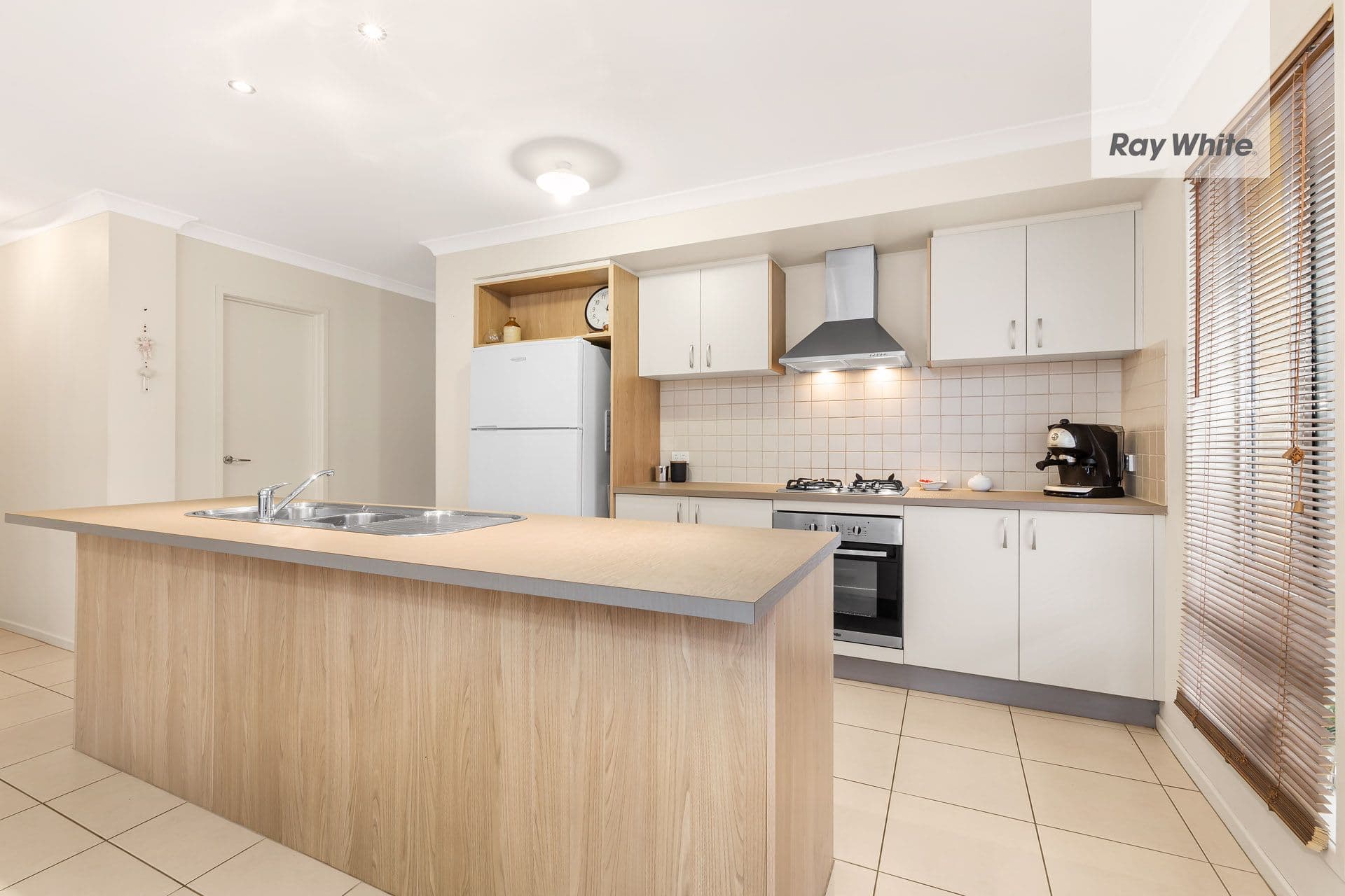 6 Jezwing Avenue, South Morang VIC 3752, South Morang - Thumbnail 2