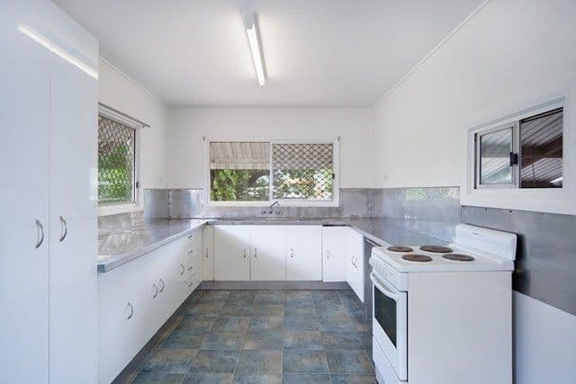 49 Winkworth Street, BUNGALOW QLD 4870, Bungalow - Thumbnail 5