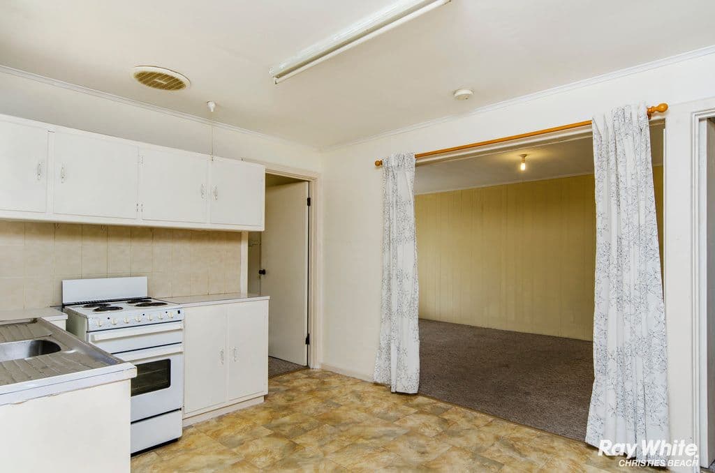 31 Clovelly Avenue, Christies Beach SA 5165, Christies Beach - Thumbnail 4