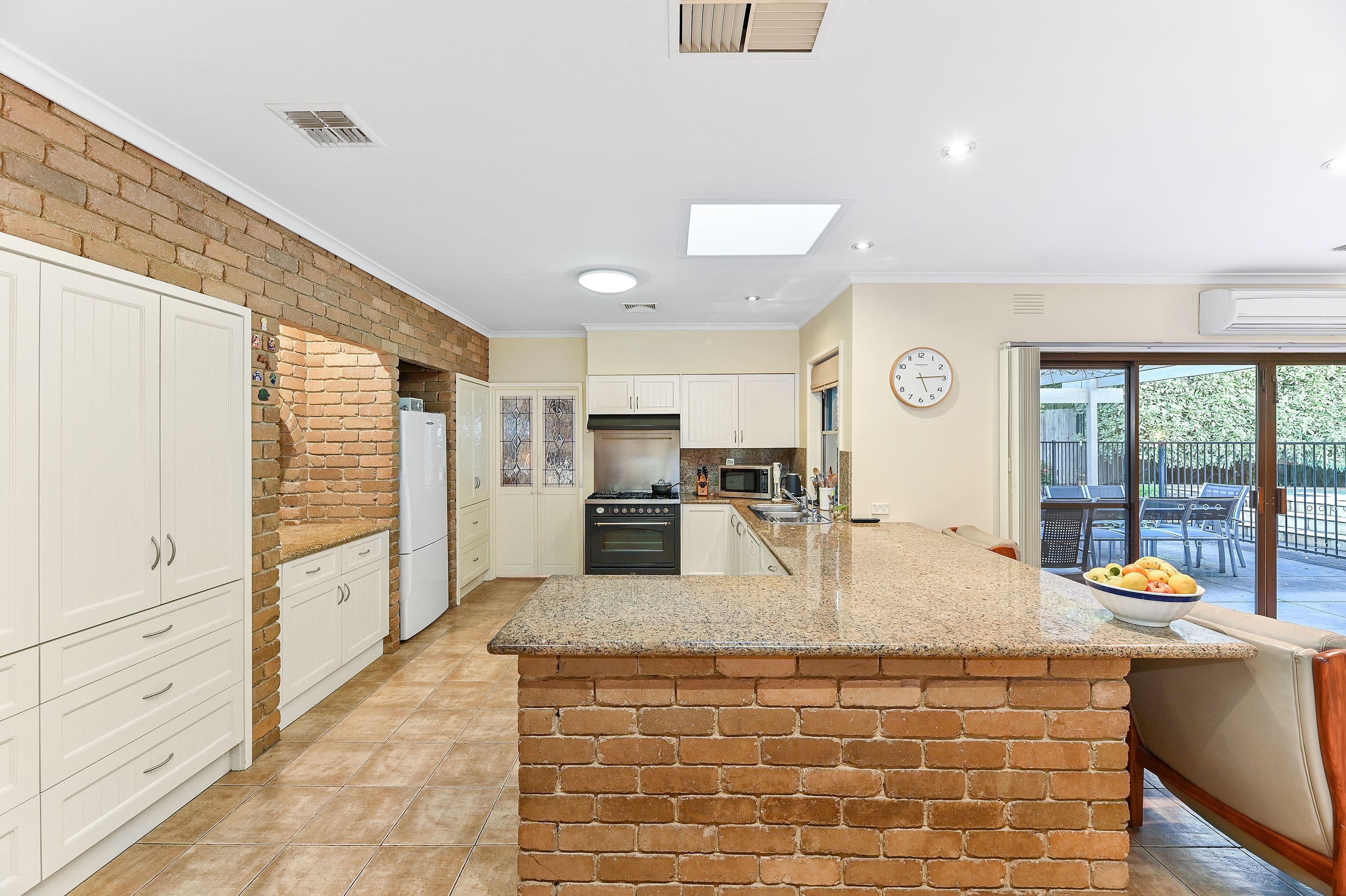3 Calgary Court, Glen Waverley VIC 3150, Glen Waverley - Thumbnail 2