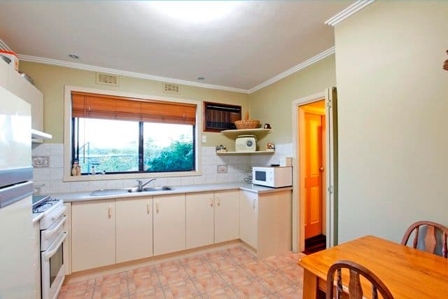 126 Boldrewood Parade, RESERVOIR VIC 3073, Reservoir - Thumbnail 6