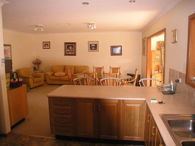 26 Moor Street, PARKES NSW 2870, Parkes - Thumbnail 2
