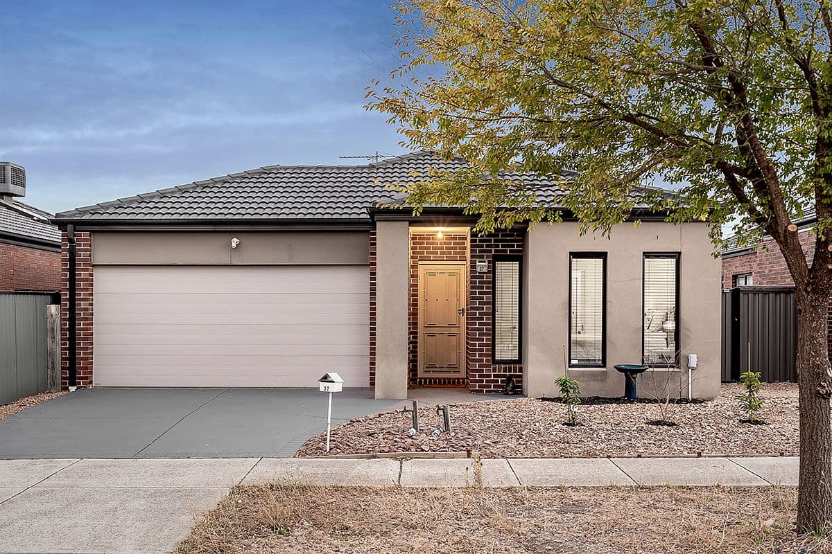 37 Thorngrove Avenue, Craigieburn VIC 3064, Craigieburn - Image 1