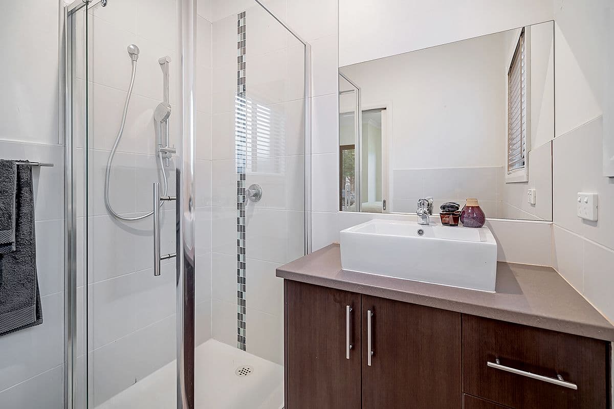 37 Thorngrove Avenue, Craigieburn VIC 3064, Craigieburn - Thumbnail 3
