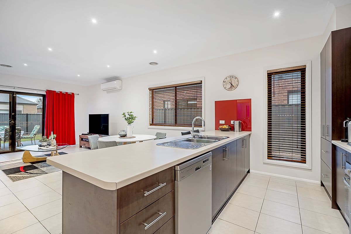 37 Thorngrove Avenue, Craigieburn VIC 3064, Craigieburn - Thumbnail 6