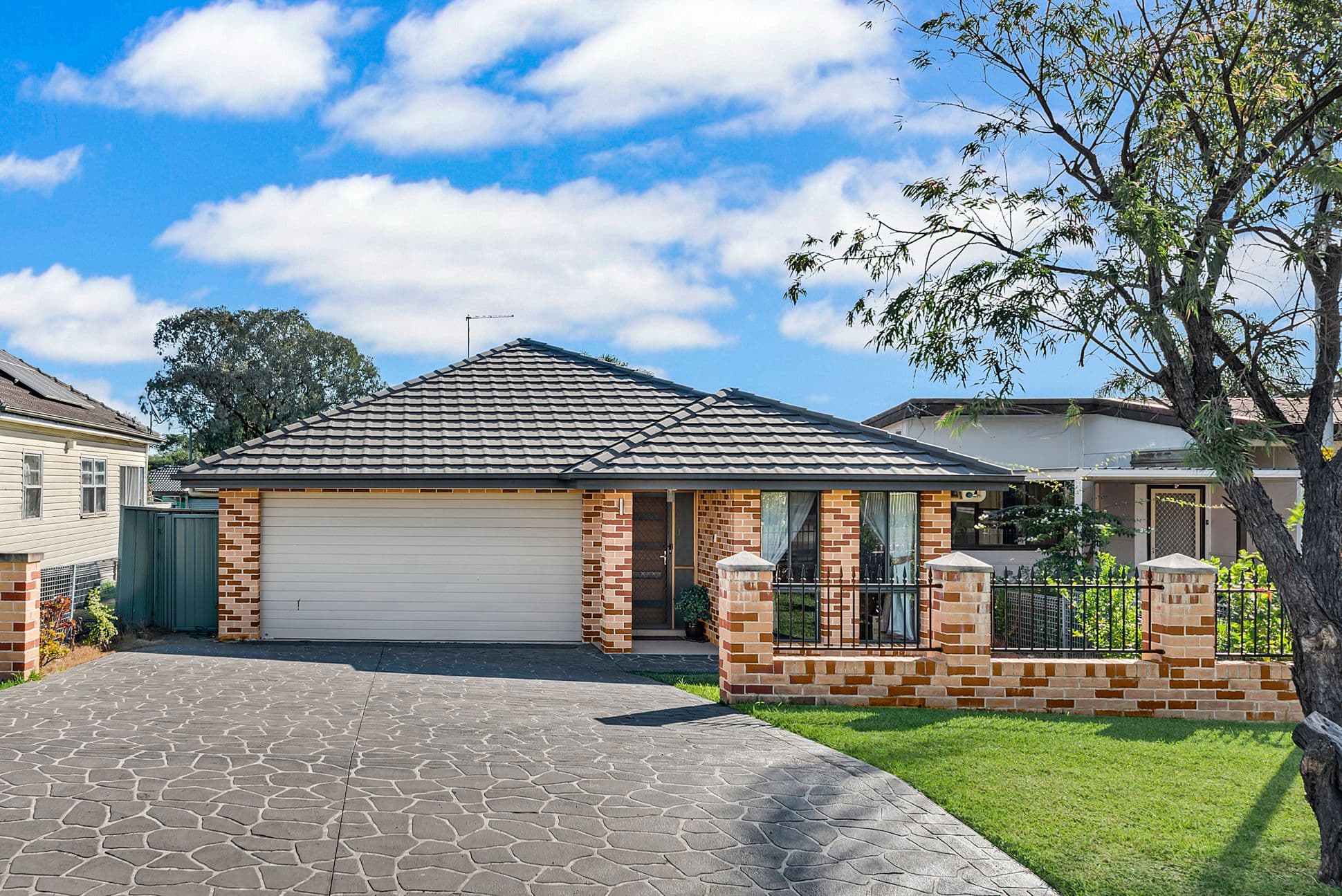 Minto NSW 2566, Minto - Image 1