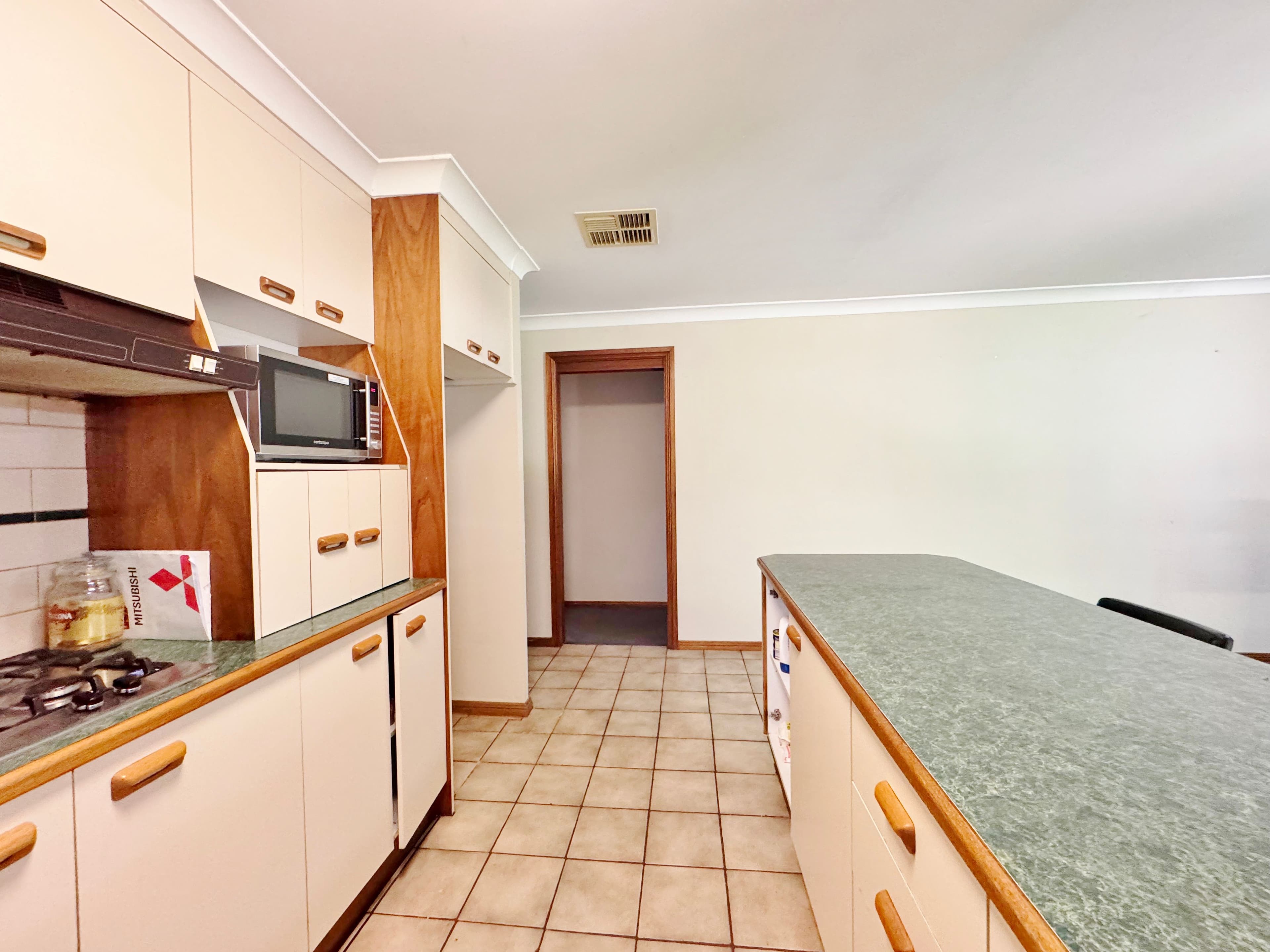 4 Martin Court, Young NSW 2594, Young - Thumbnail 4