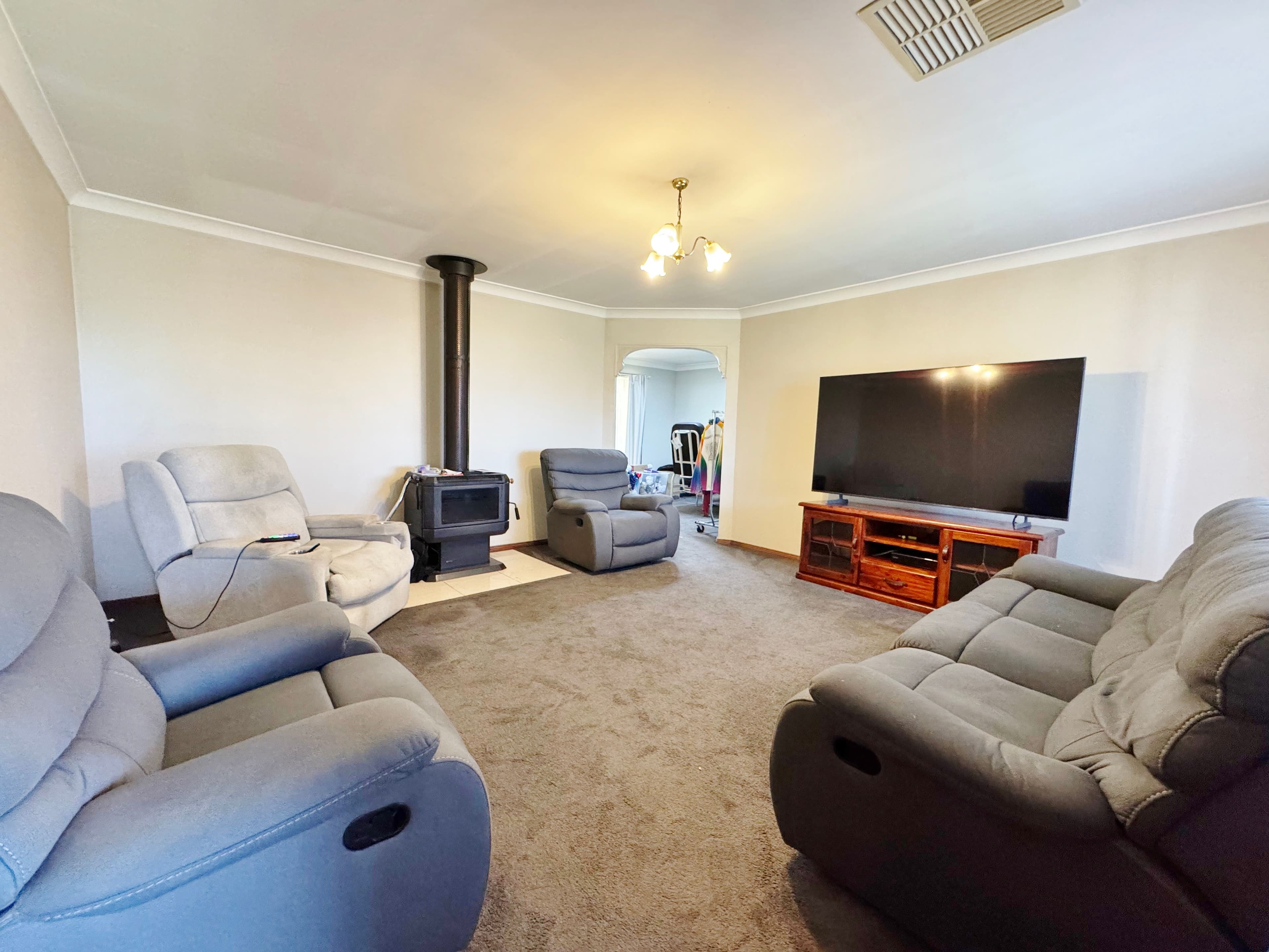 4 Martin Court, Young NSW 2594, Young - Thumbnail 8
