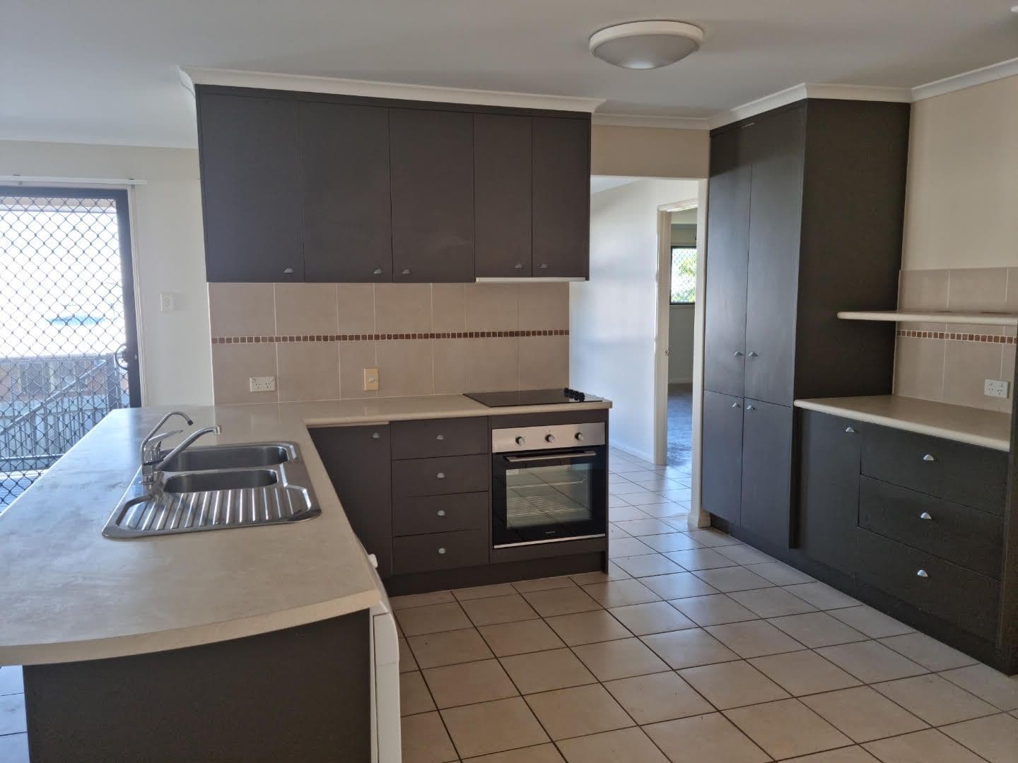 24 Douglas Street, Tannum Sands QLD 4680, Tannum Sands - Thumbnail 4