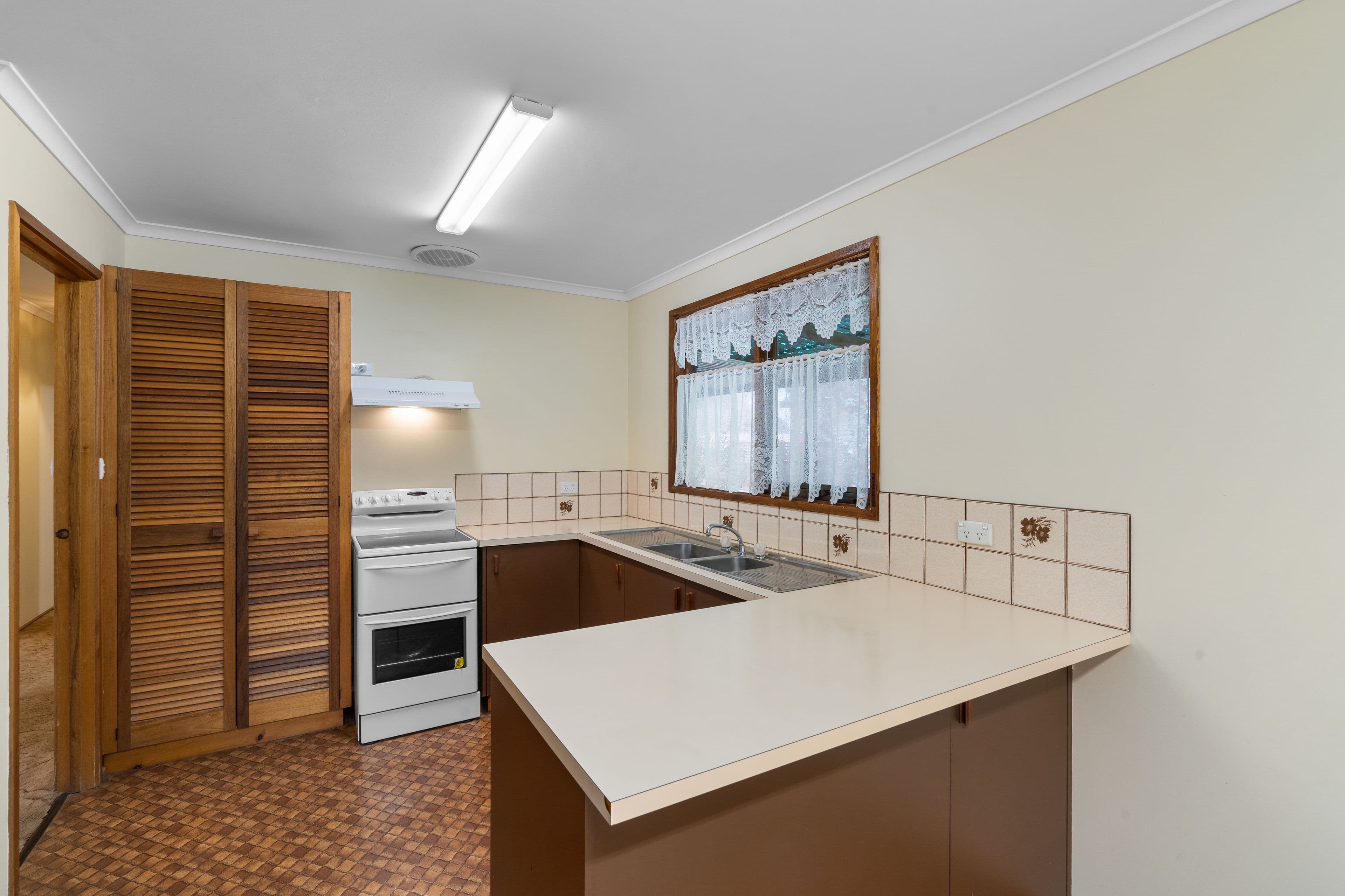 42 Livingstone Street, Avenel VIC 3664, Avenel - Thumbnail 2