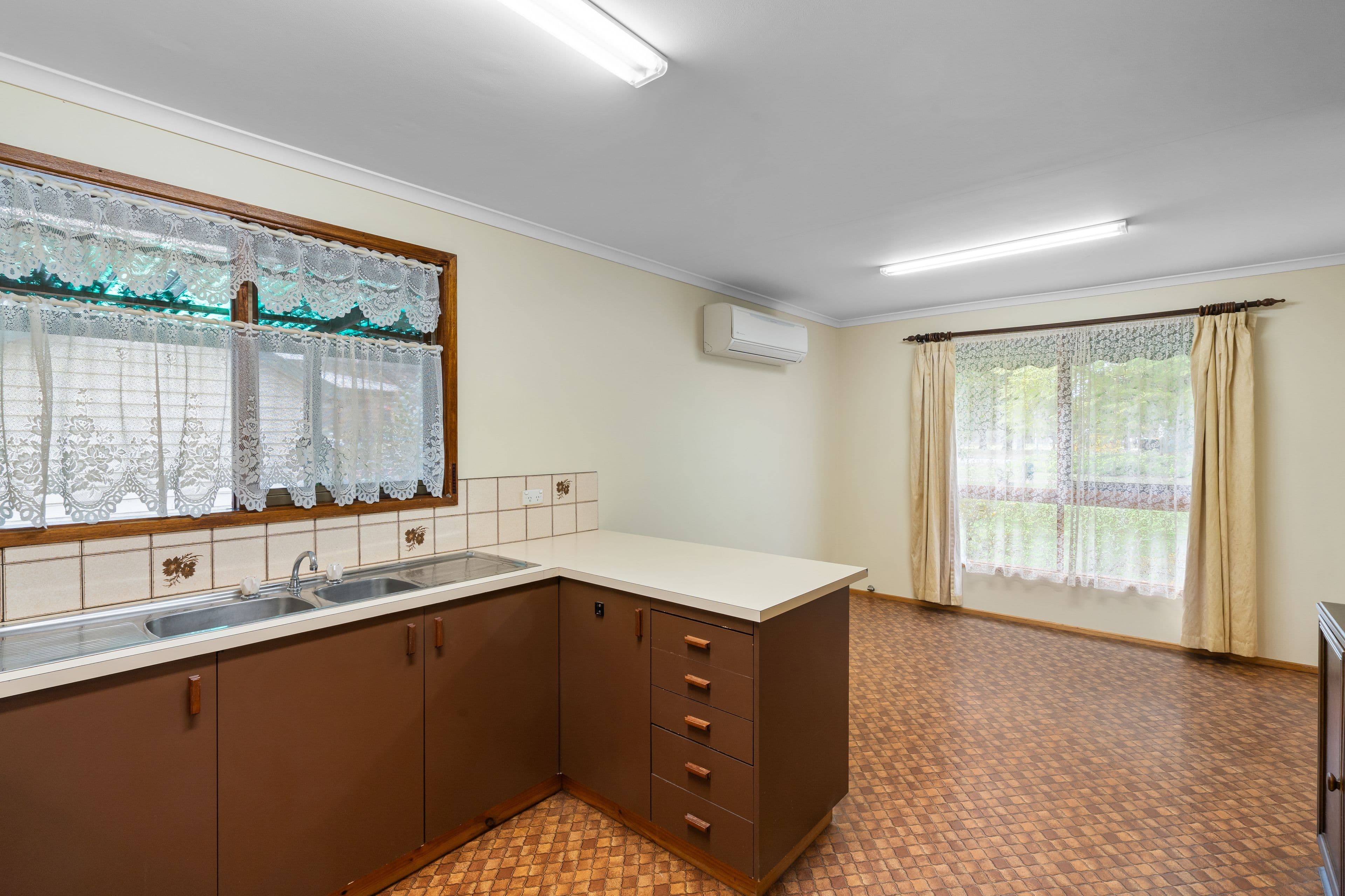42 Livingstone Street, Avenel VIC 3664, Avenel - Thumbnail 3