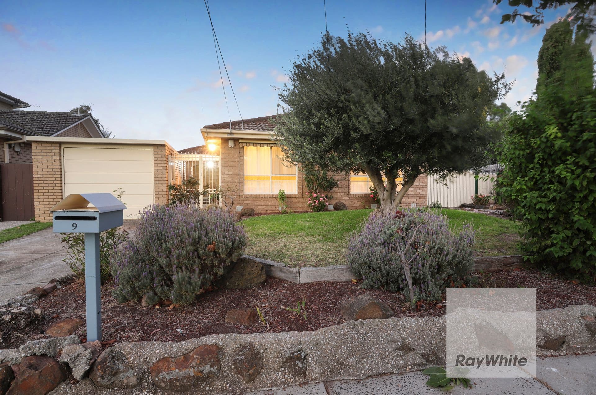 9 Calshot Grove, Gladstone Park VIC 3043, Gladstone Park - Thumbnail 3