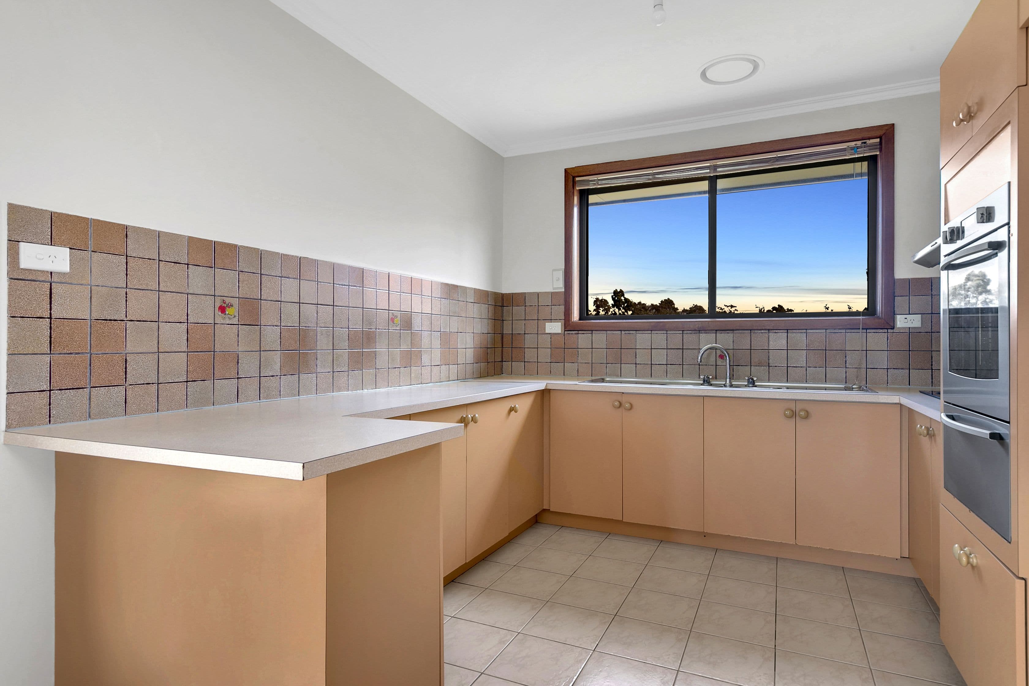 3 Tatra Court, Thomastown VIC 3074, Thomastown - Thumbnail 2