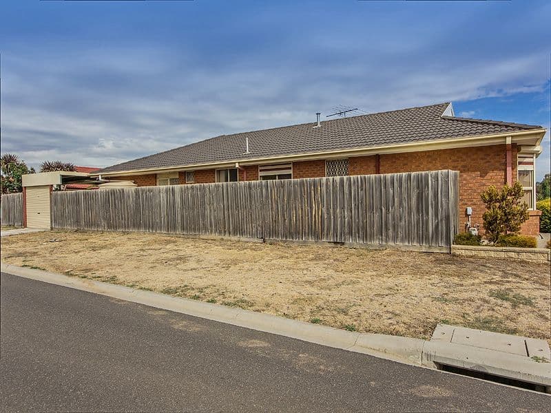27 Bloomsbury Drive, TAYLORS HILL VIC 3037, Taylors Hill - Thumbnail 5