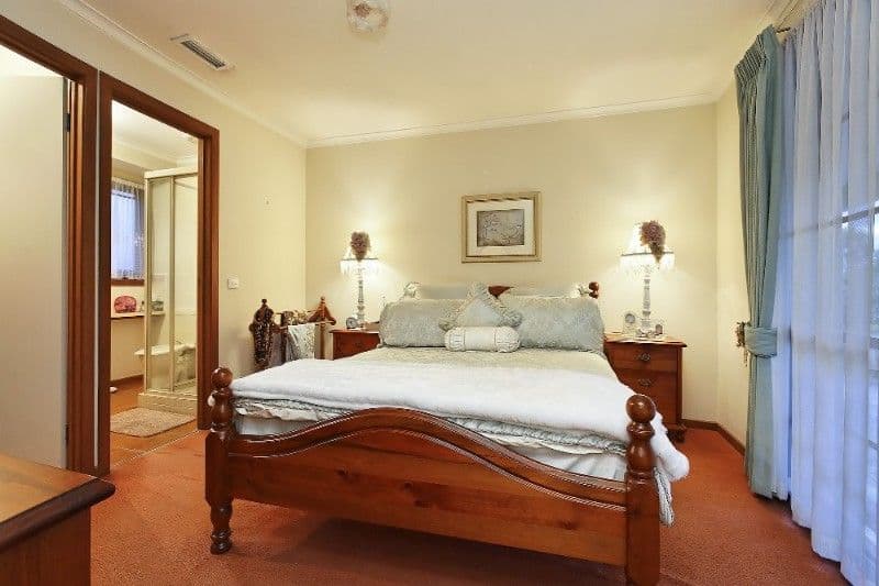 5 Avonwood Close, WANTIRNA SOUTH VIC 3152, Wantirna South - Thumbnail 4