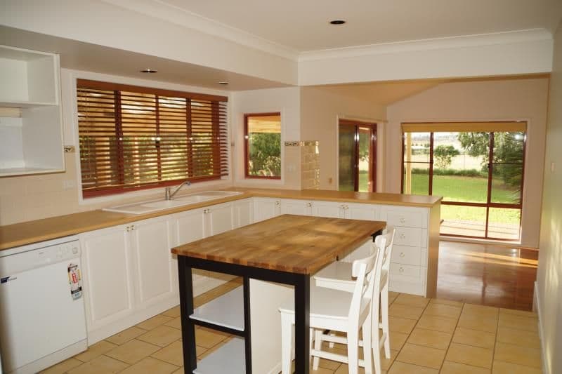 20 Grangewood Drive, DUBBO NSW 2830, Dubbo - Thumbnail 2