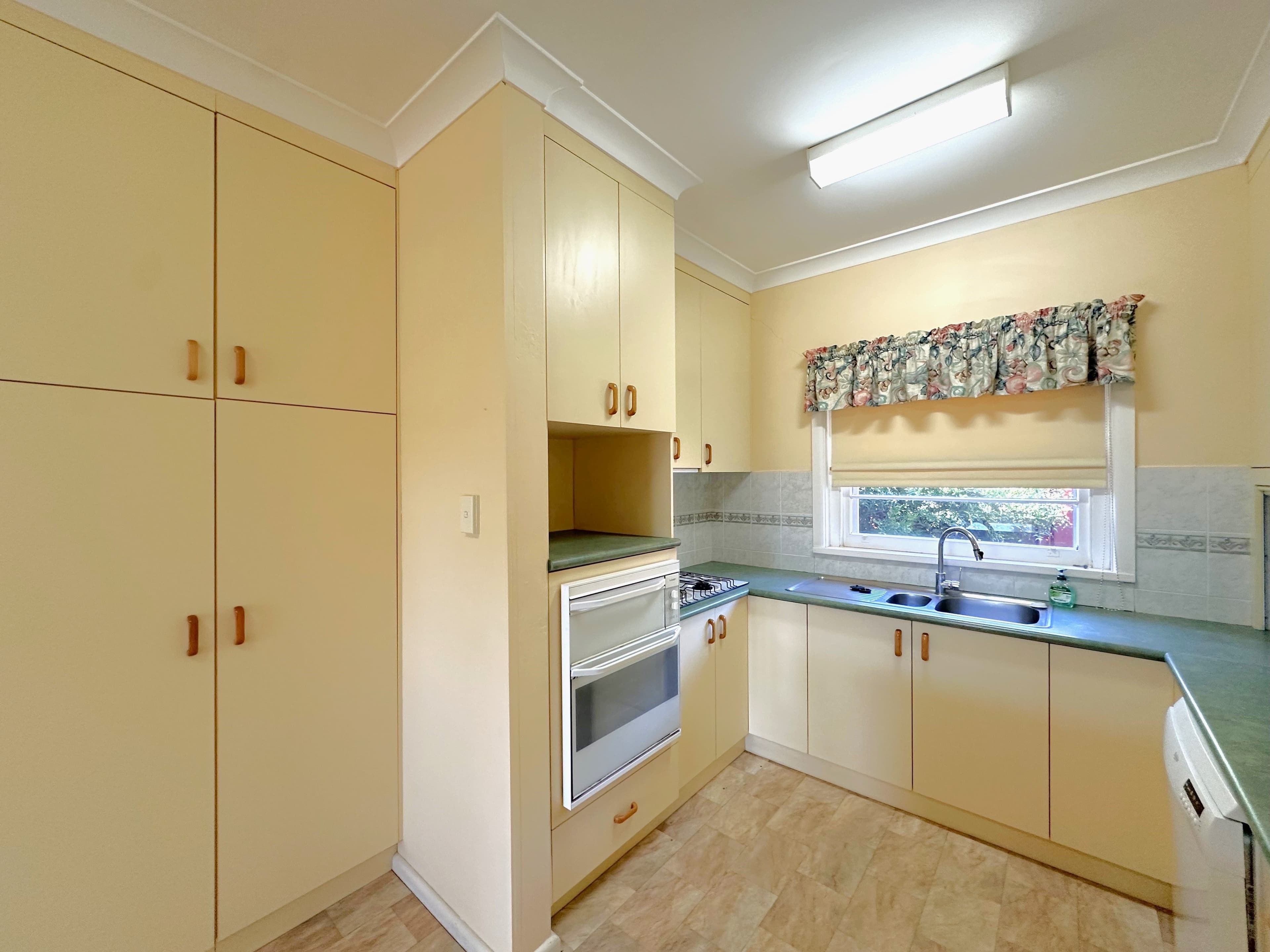 63 Thornhill Street, Young NSW 2594, Young - Thumbnail 4