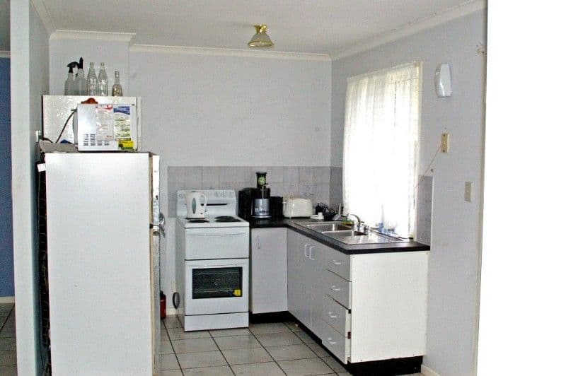 8 Samantha Court, DECEPTION BAY QLD 4508, Deception Bay - Thumbnail 5